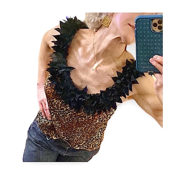 Vintage 80s S Black Faux Feather Neck Trim Crinkle Animal Print Sleeveless.Top - Picture 9 of 16